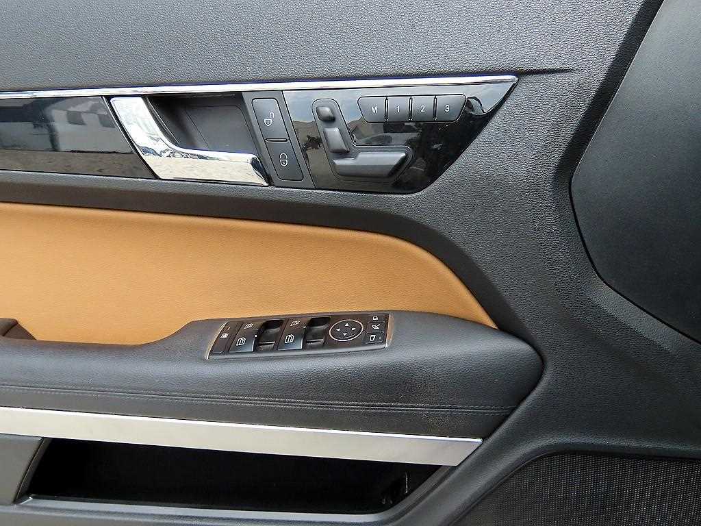 Mercedes Benz E class - Vista 12