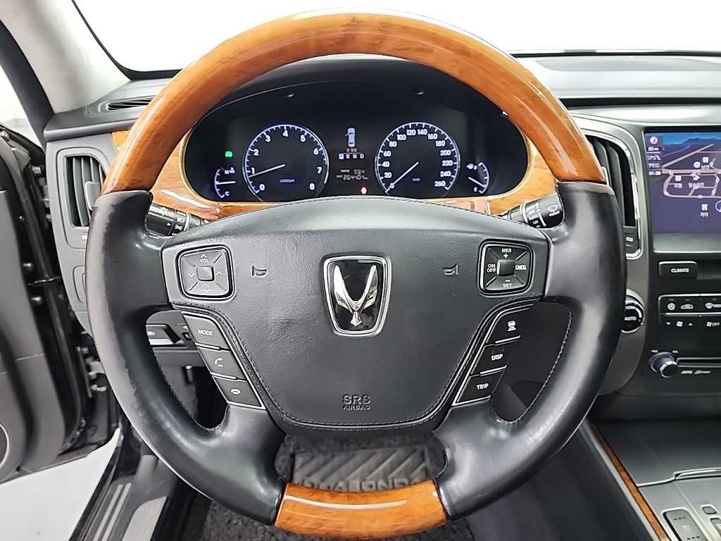 HYUNDAI Equus - Vista 9
