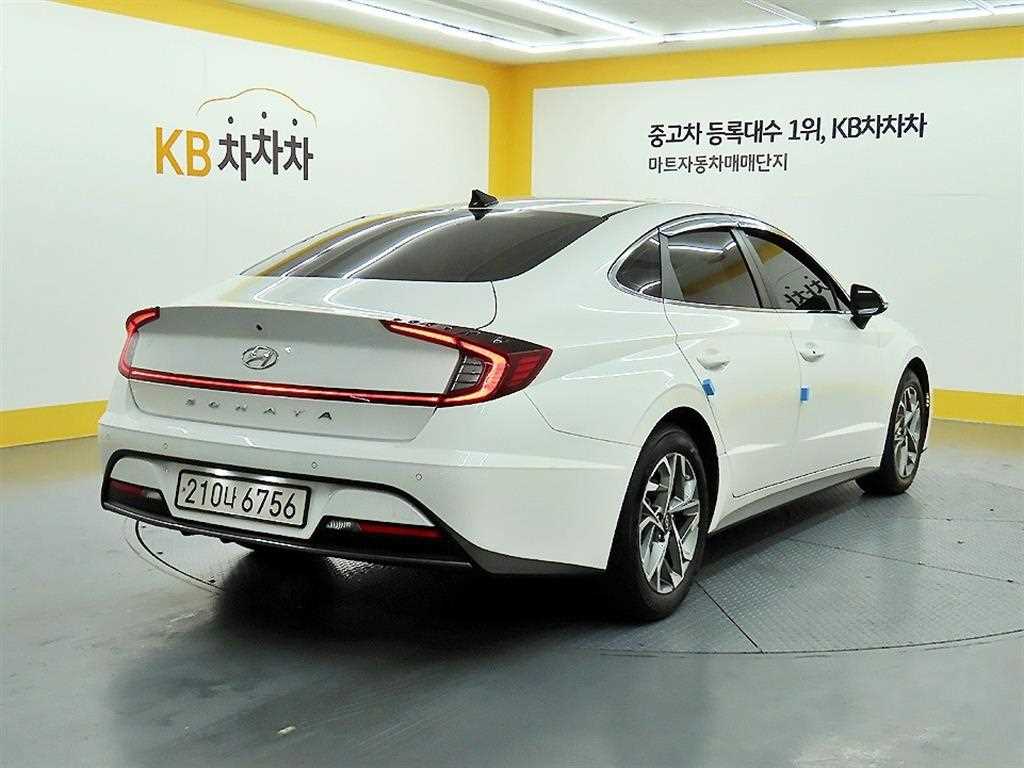 HYUNDAI Sonata - Vista 4