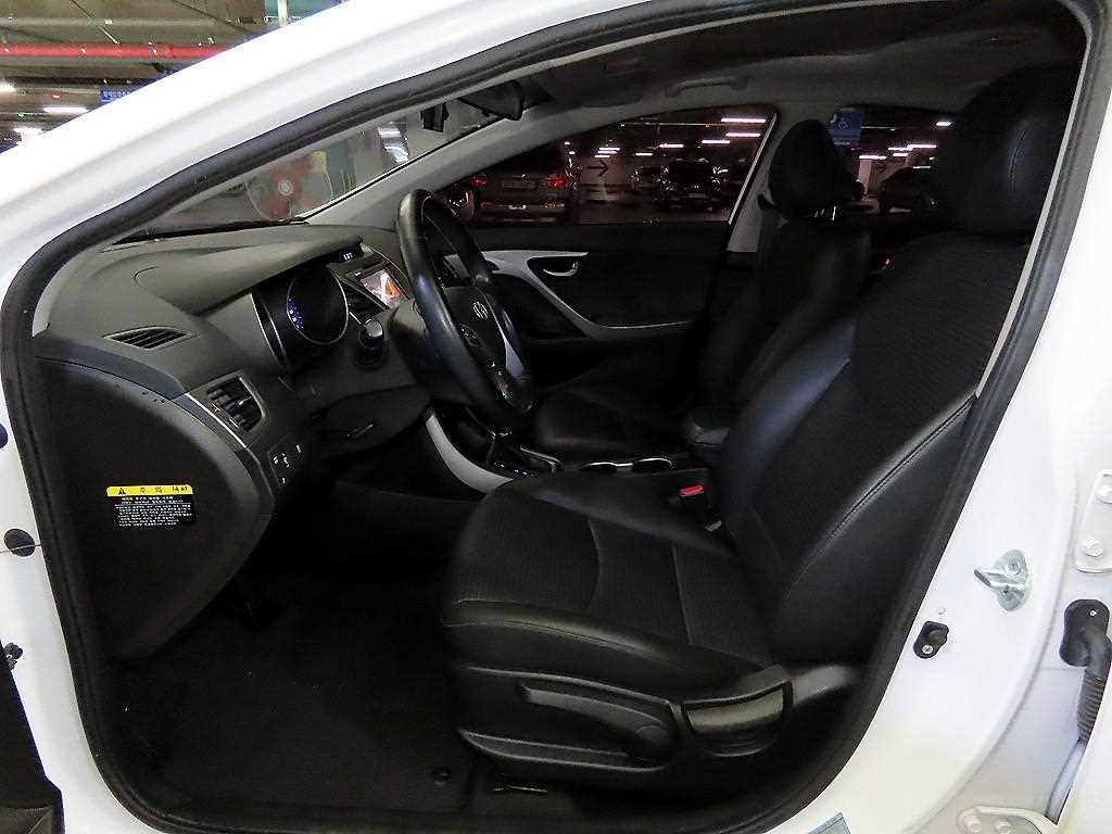 HYUNDAI Avante - Vista 6