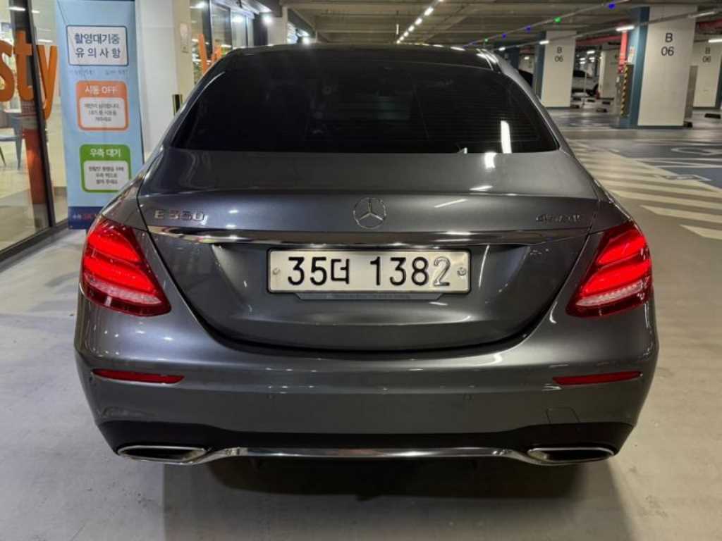 Mercedes Benz E class - Vista 5
