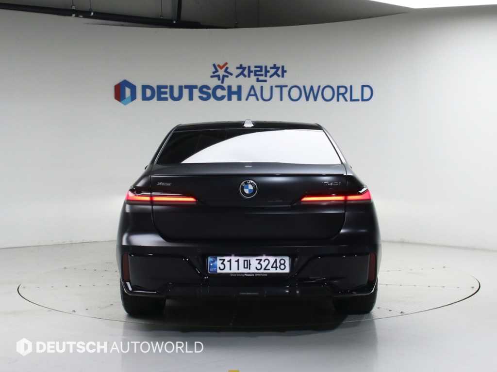BMW 7 Series - Vista 4