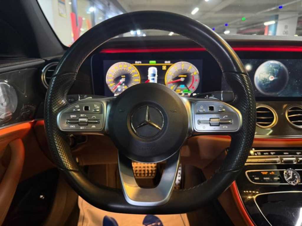Mercedes Benz E class - Vista 8