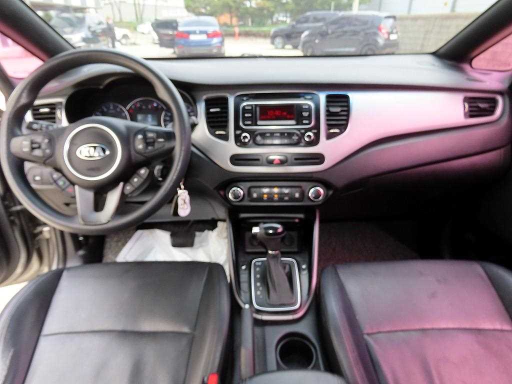 KIA Carens - Vista 7