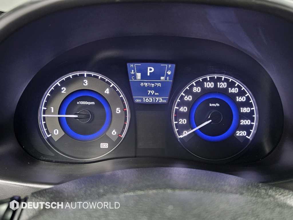 HYUNDAI Accent - Vista 8