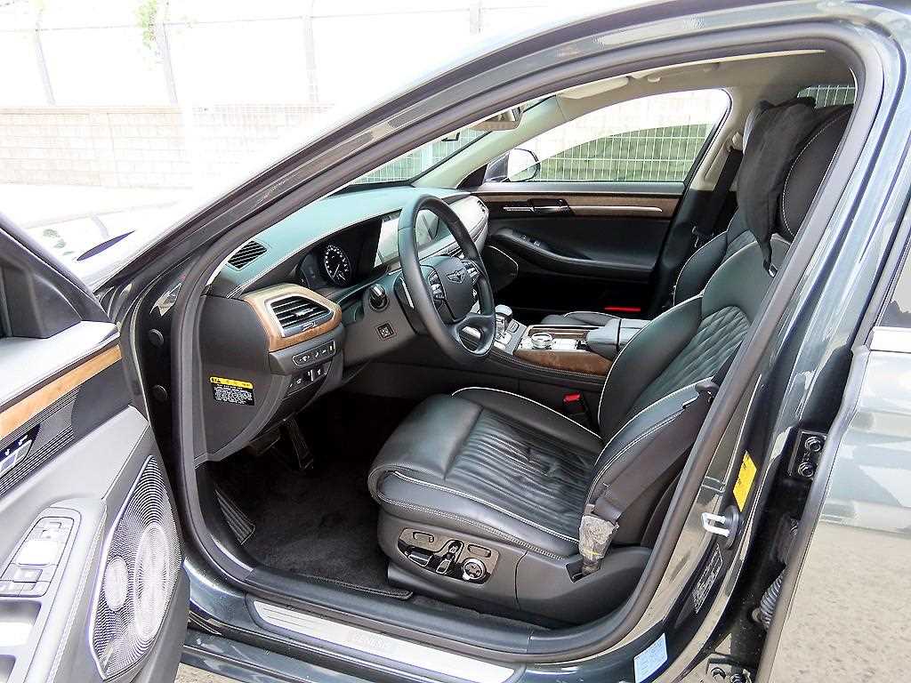Genesis G90 - Vista 5