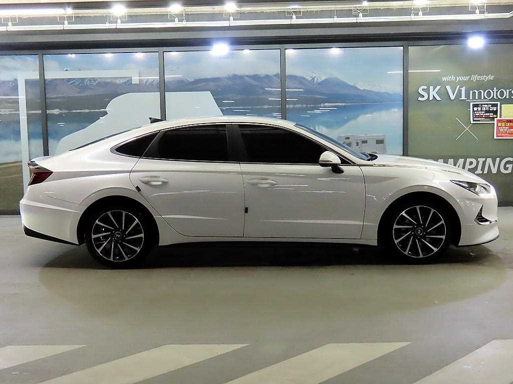HYUNDAI Sonata - Vista 3