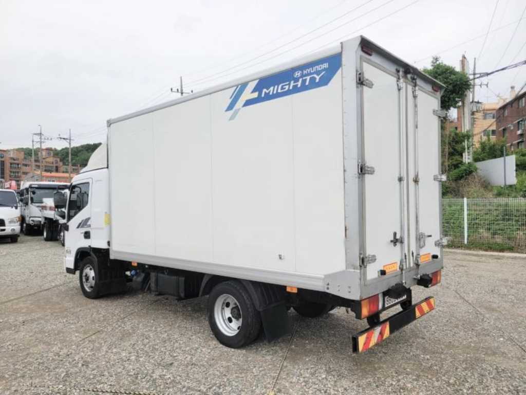 medium and large cargo truck - Vista 4