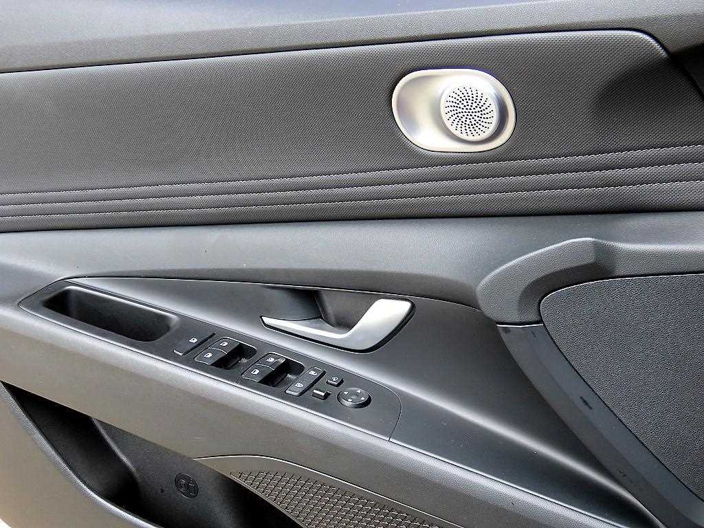 HYUNDAI Avante - Vista 11