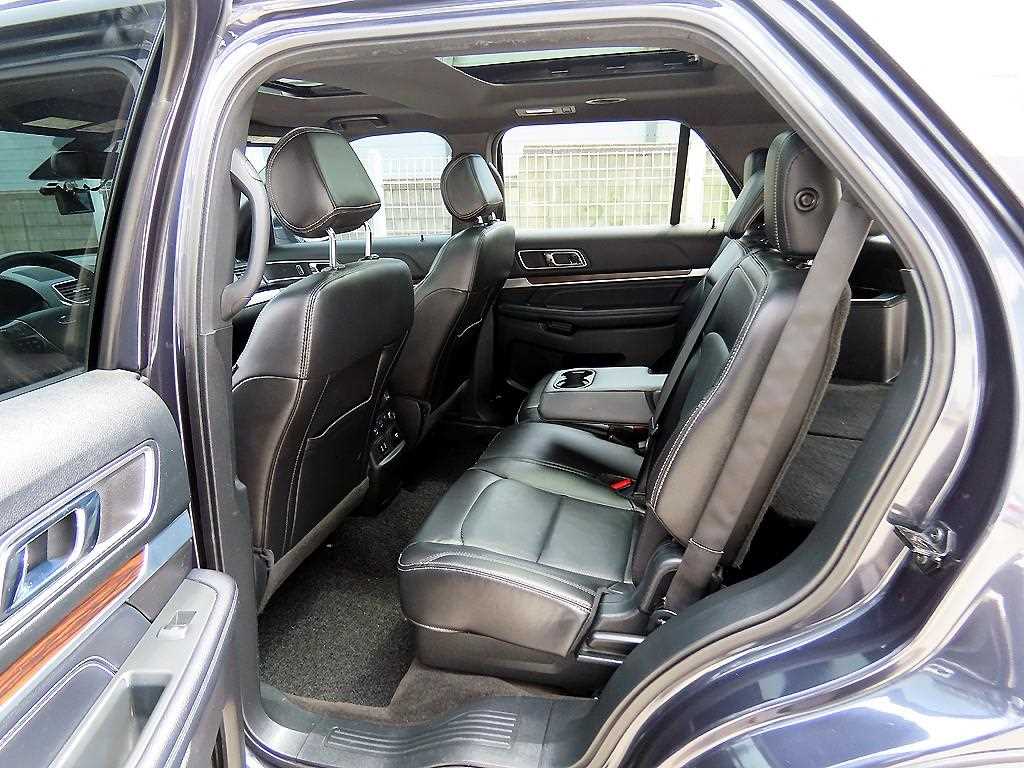 Ford Explorer - Vista 6