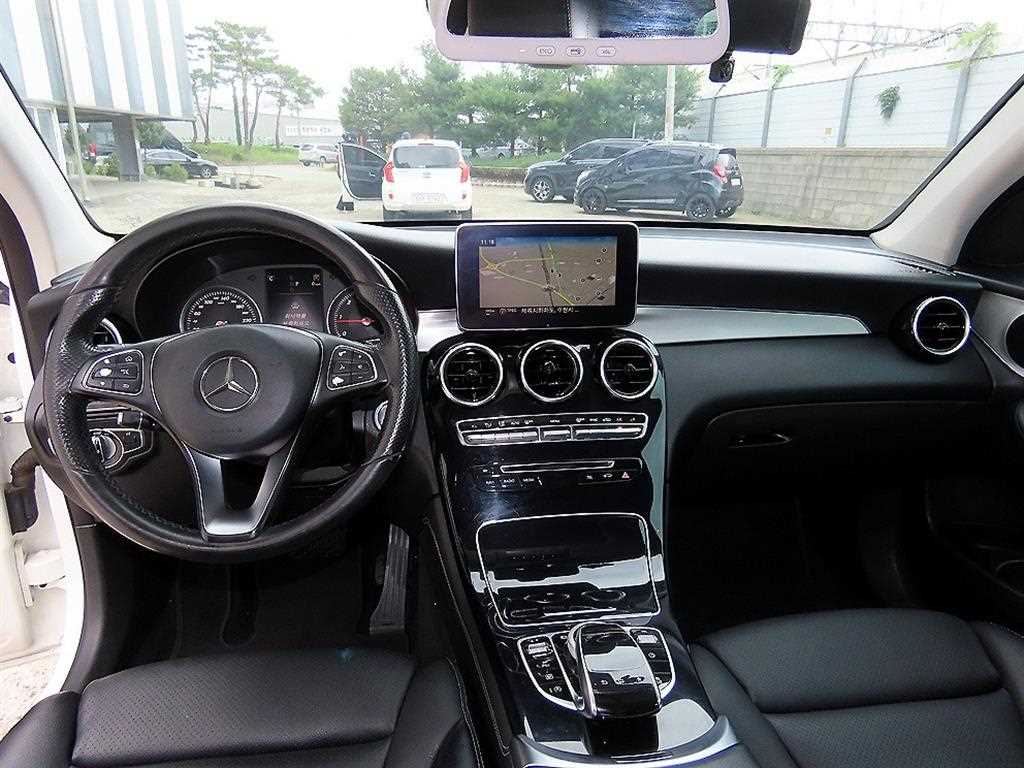 Mercedes Benz GLC Class - Vista 7