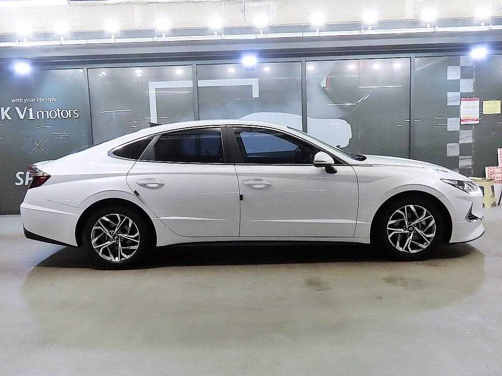 HYUNDAI Sonata - Vista 3
