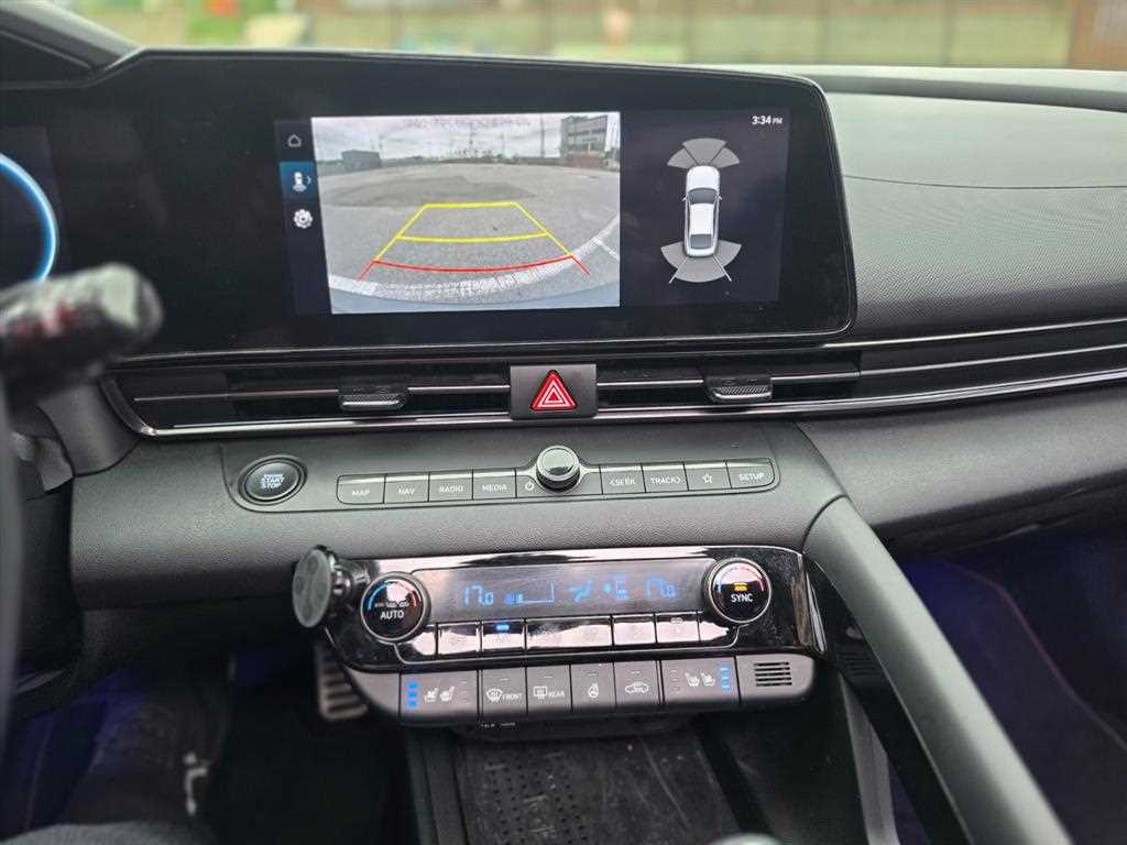HYUNDAI Avante - Vista 10