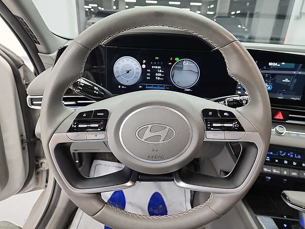 HYUNDAI Avante - Vista 9
