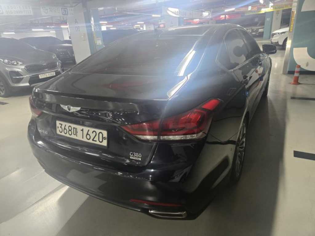 HYUNDAI Genesis - Vista 6