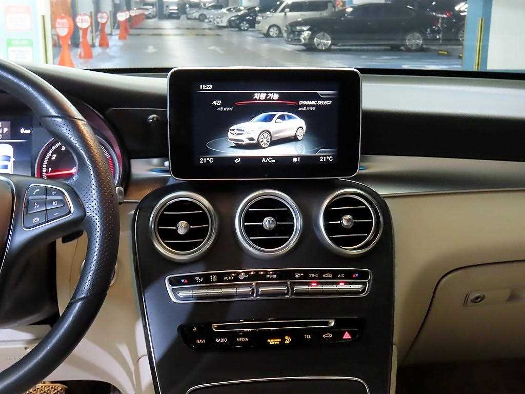 Mercedes Benz GLC Class - Vista 11