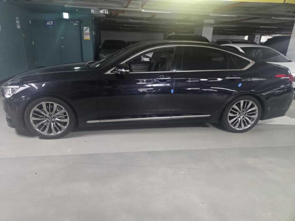 HYUNDAI Genesis - Vista 3