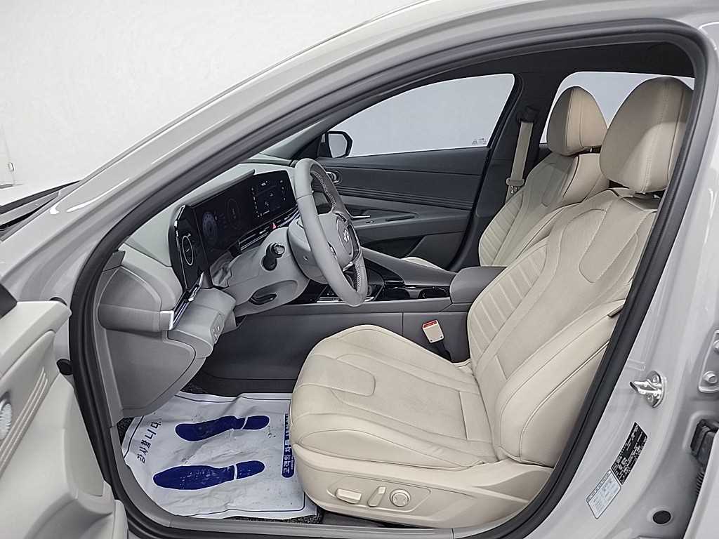 HYUNDAI Avante - Vista 11