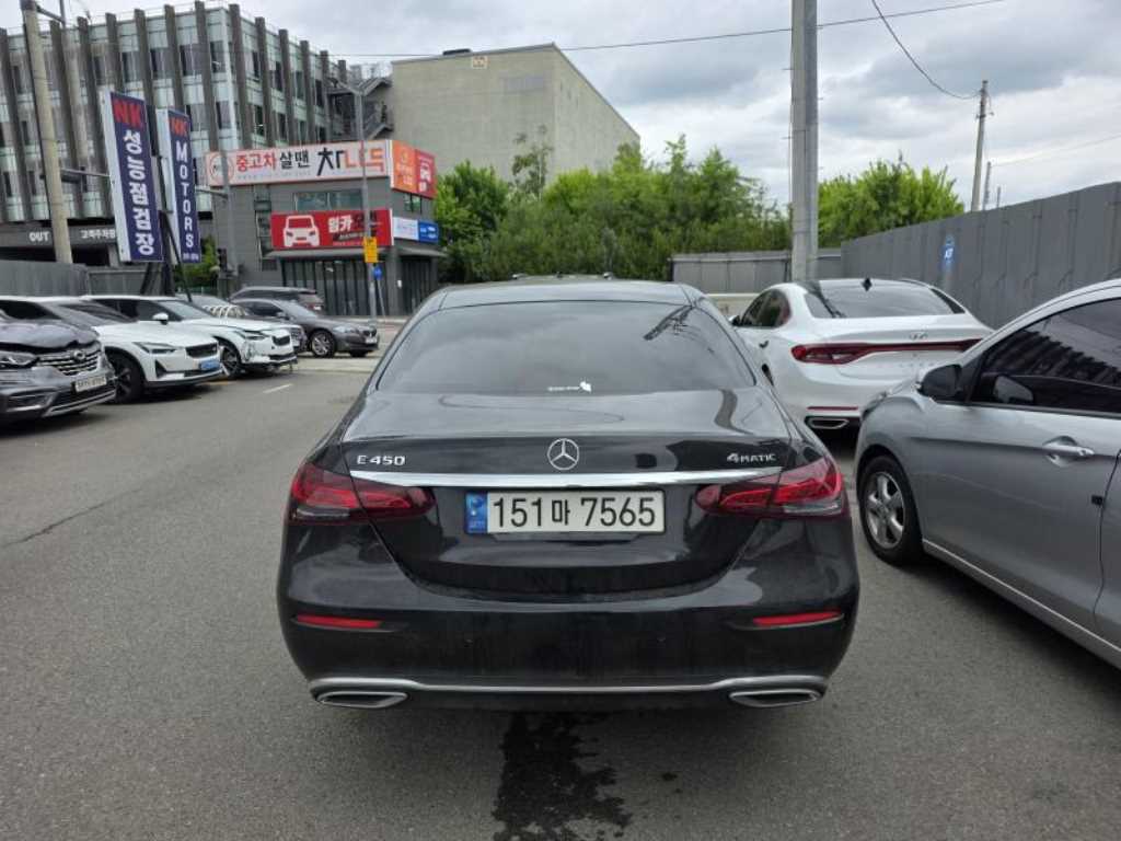 Mercedes Benz E class - Vista 3