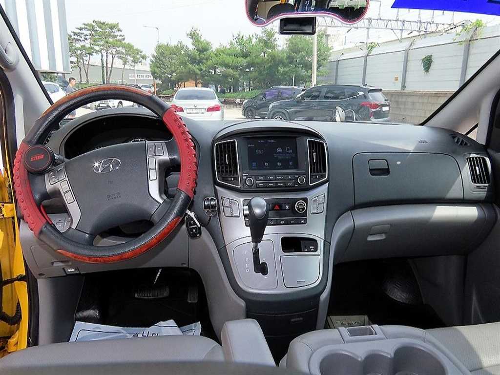HYUNDAI Starex - Vista 8