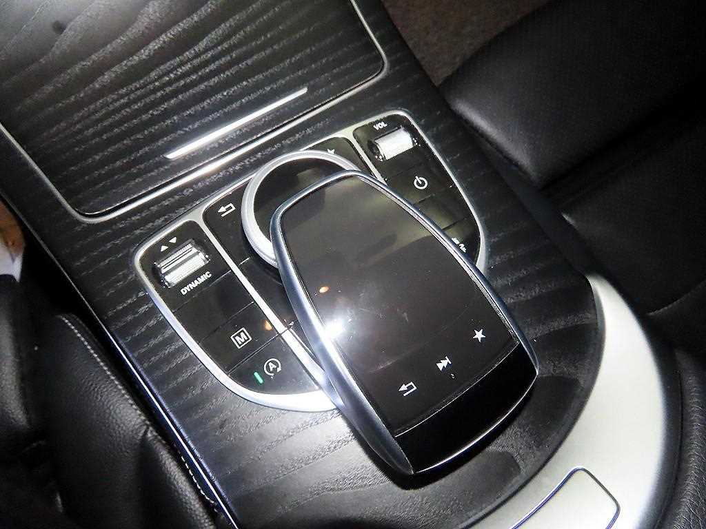 Mercedes Benz GLC Class - Vista 11