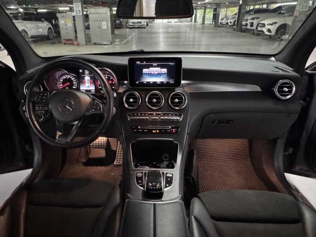Mercedes Benz GLC Class - Vista 6