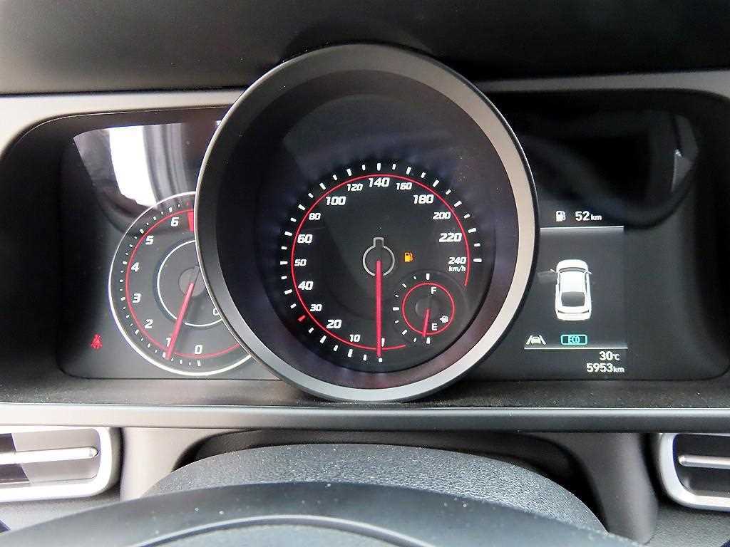 HYUNDAI Avante - Vista 9
