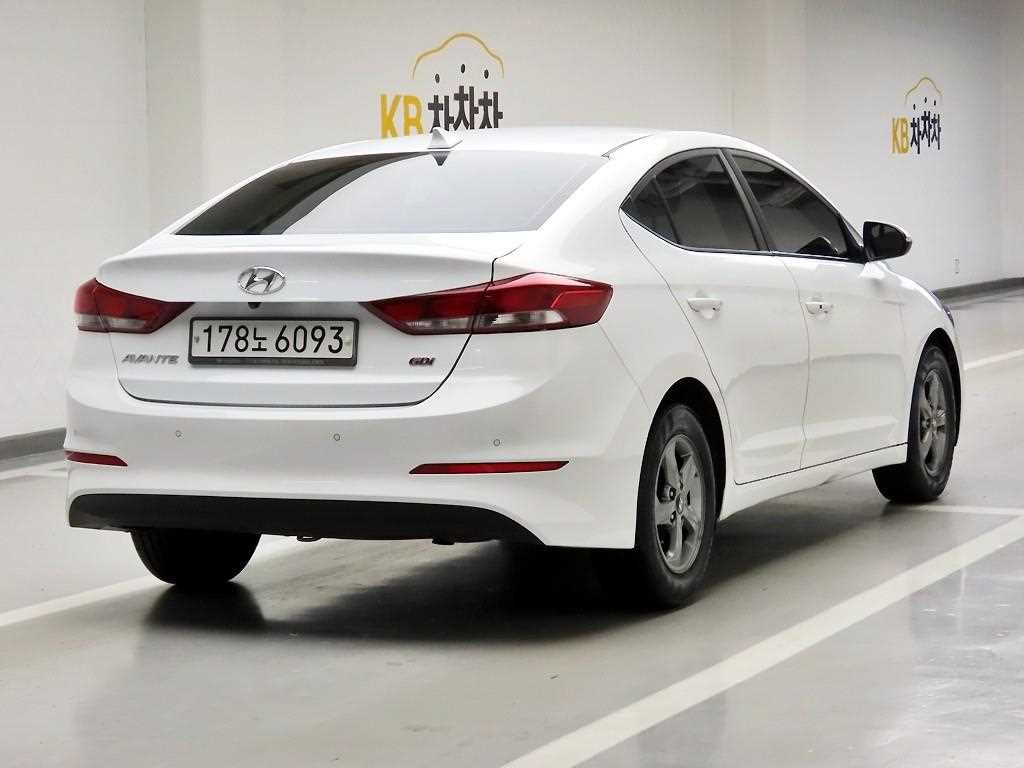 HYUNDAI Avante - Vista 4