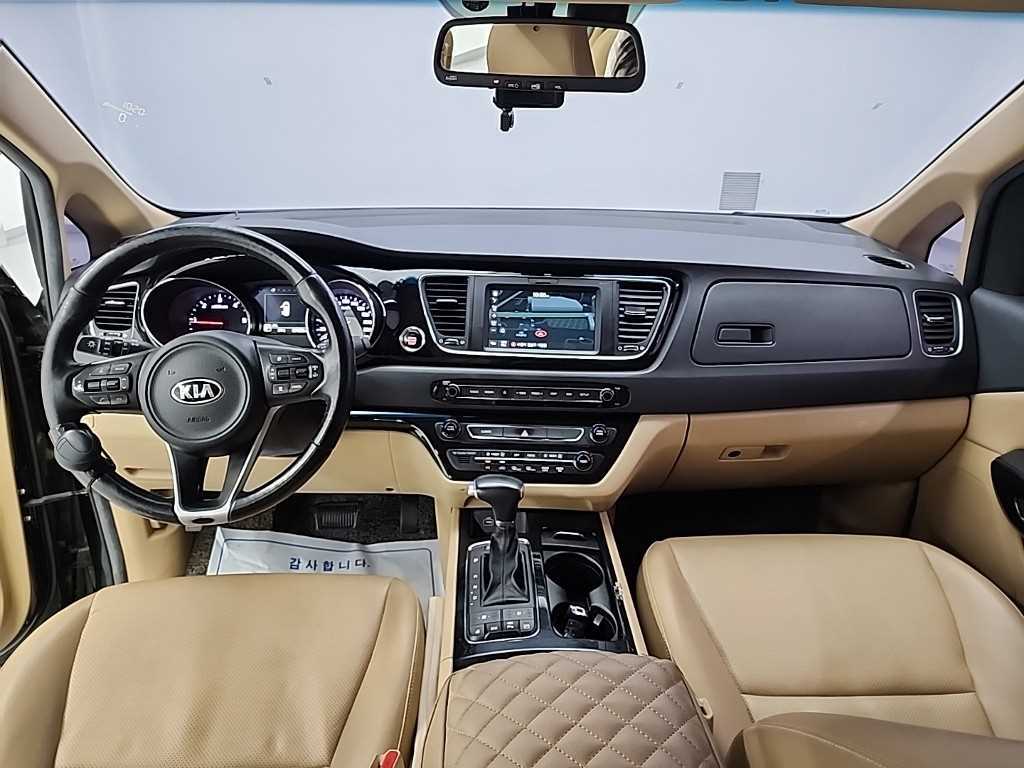 KIA Carnival - Vista 7