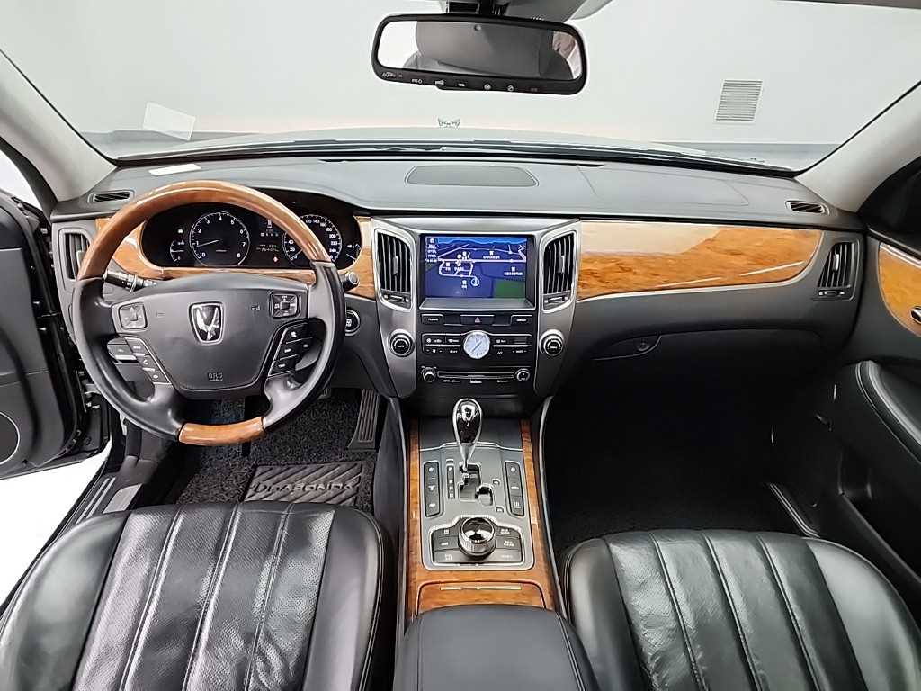 HYUNDAI Equus - Vista 7