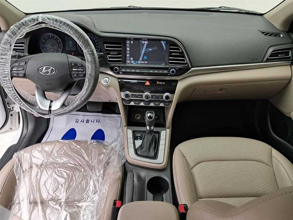 HYUNDAI Avante - Vista 6
