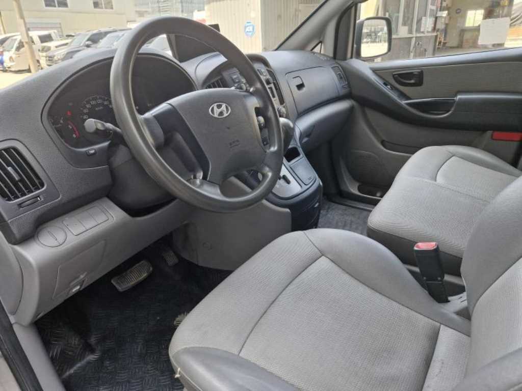HYUNDAI Starex - Vista 7