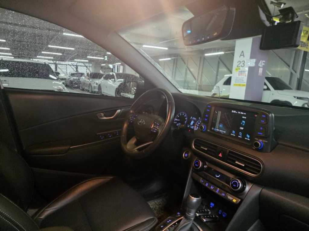 HYUNDAI Kona - Vista 4
