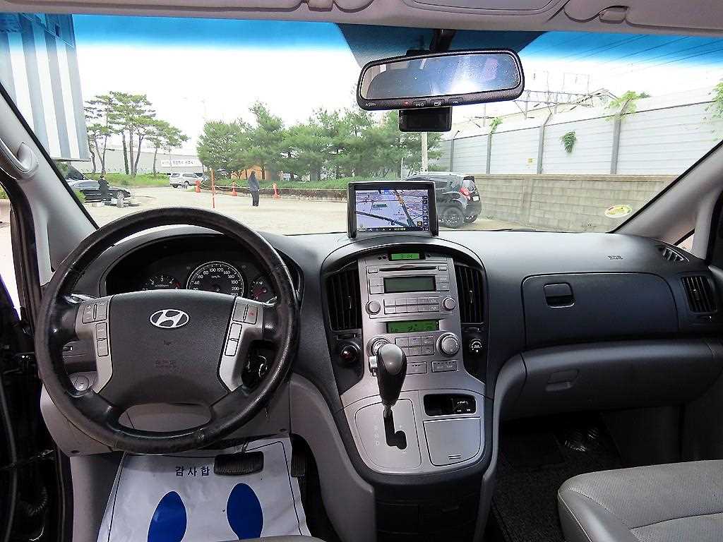 HYUNDAI Starex - Vista 8