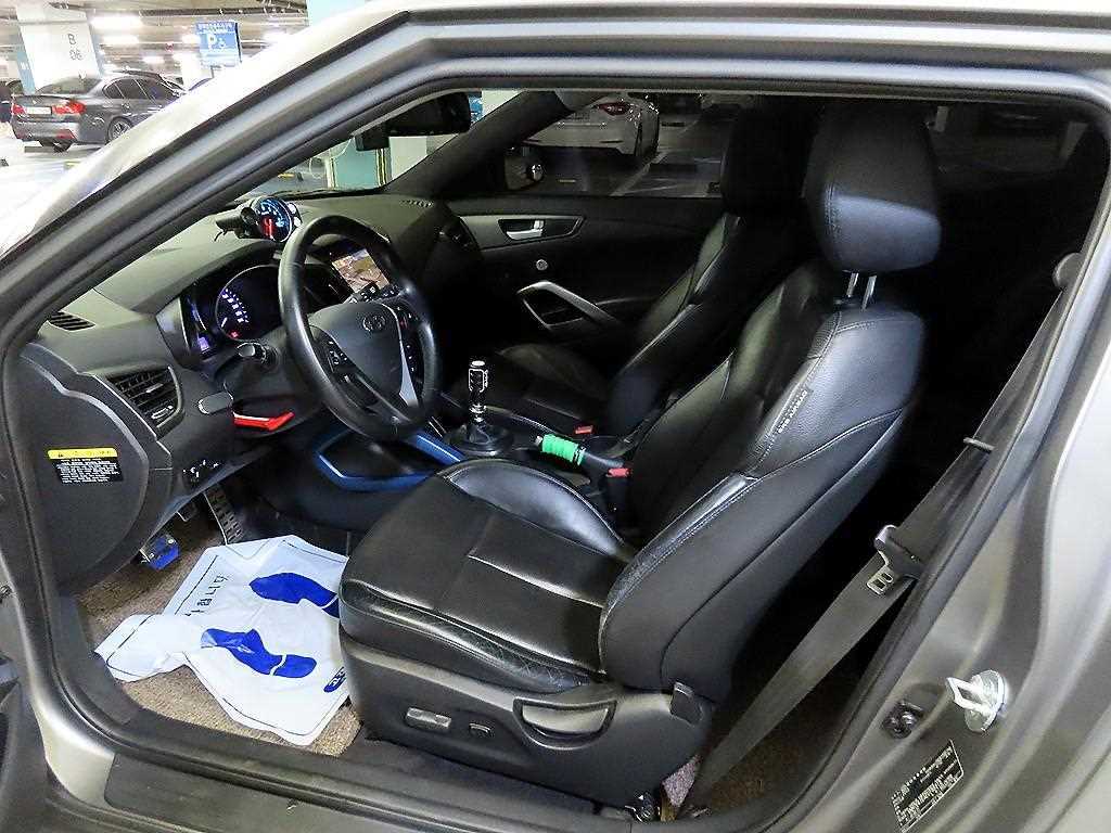 HYUNDAI Veloster - Vista 6