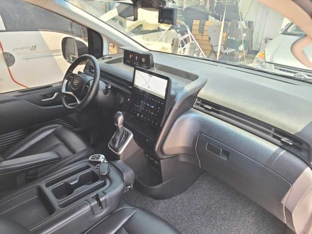 HYUNDAI Staria - Vista 2