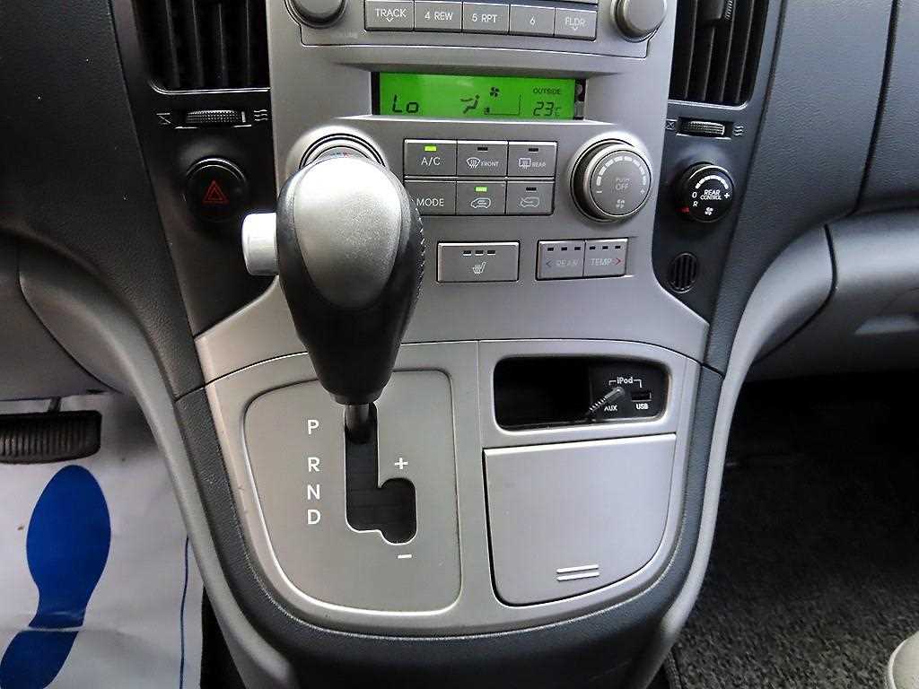 HYUNDAI Starex - Vista 11
