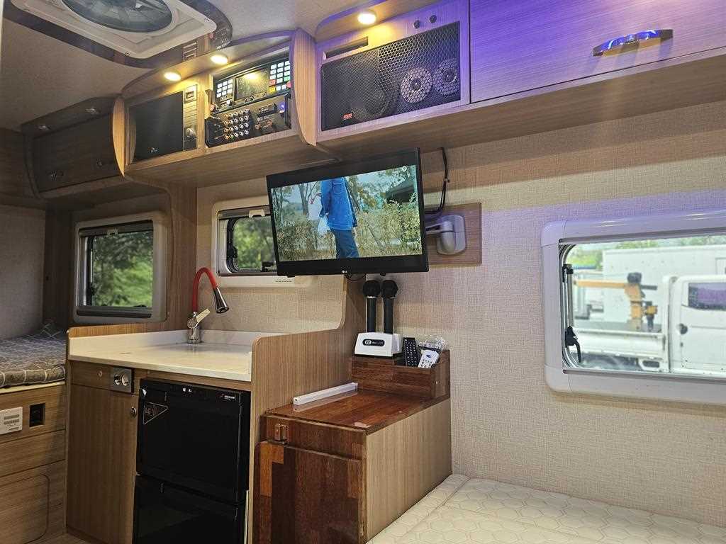 Small Truck (Wan)Camping car - Vista 2
