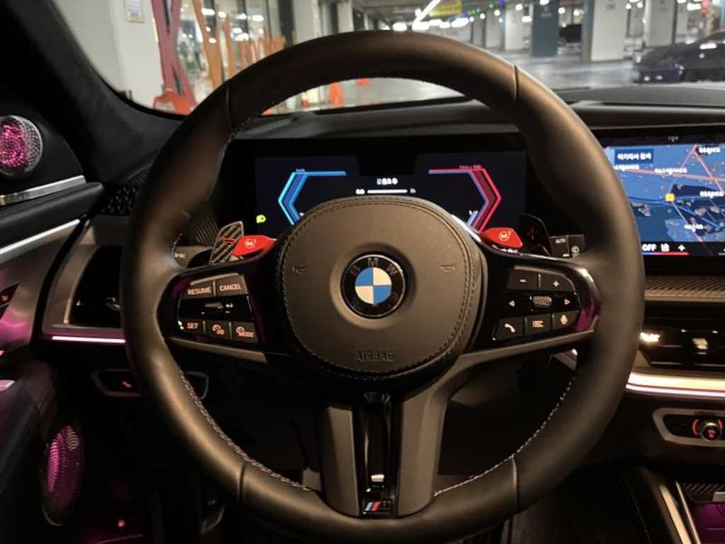 BMW XM - Vista 12