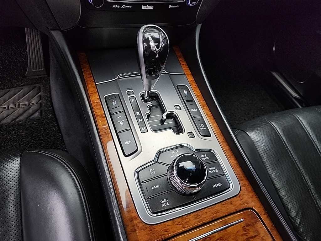HYUNDAI Equus - Vista 8