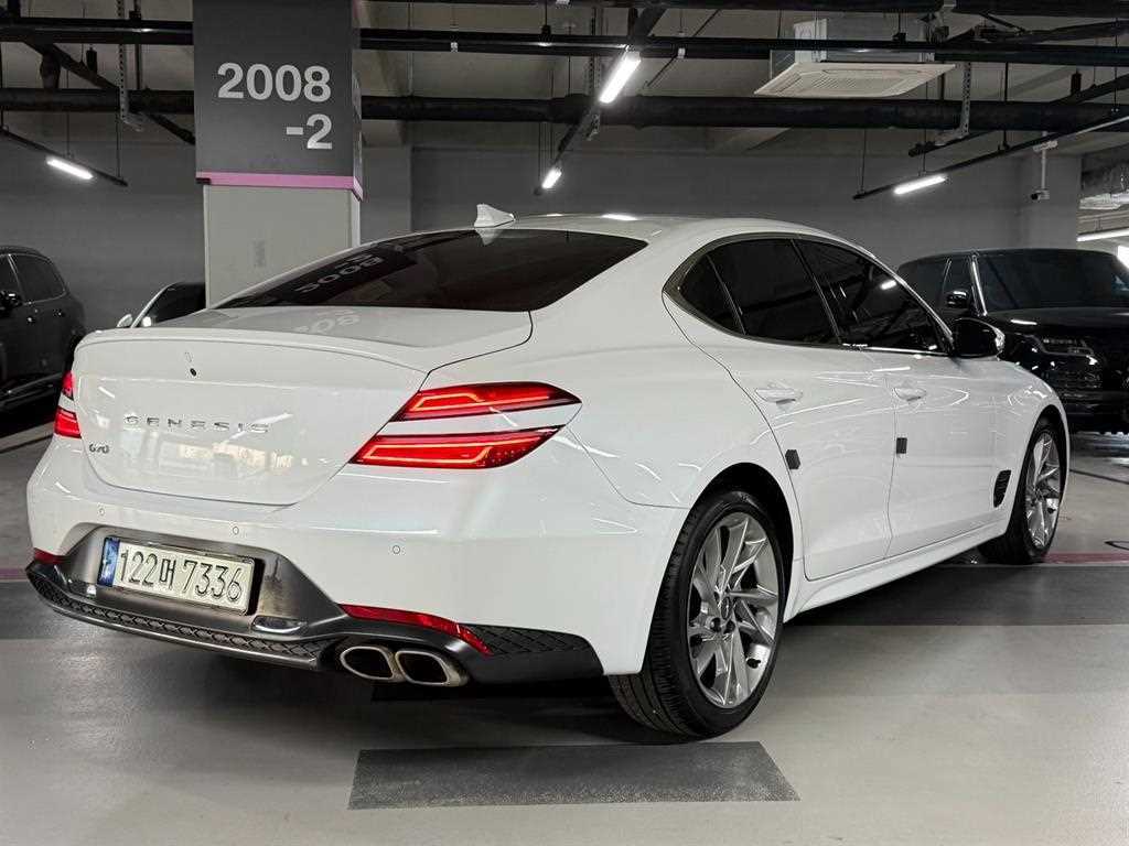 Genesis G70 - Vista 5