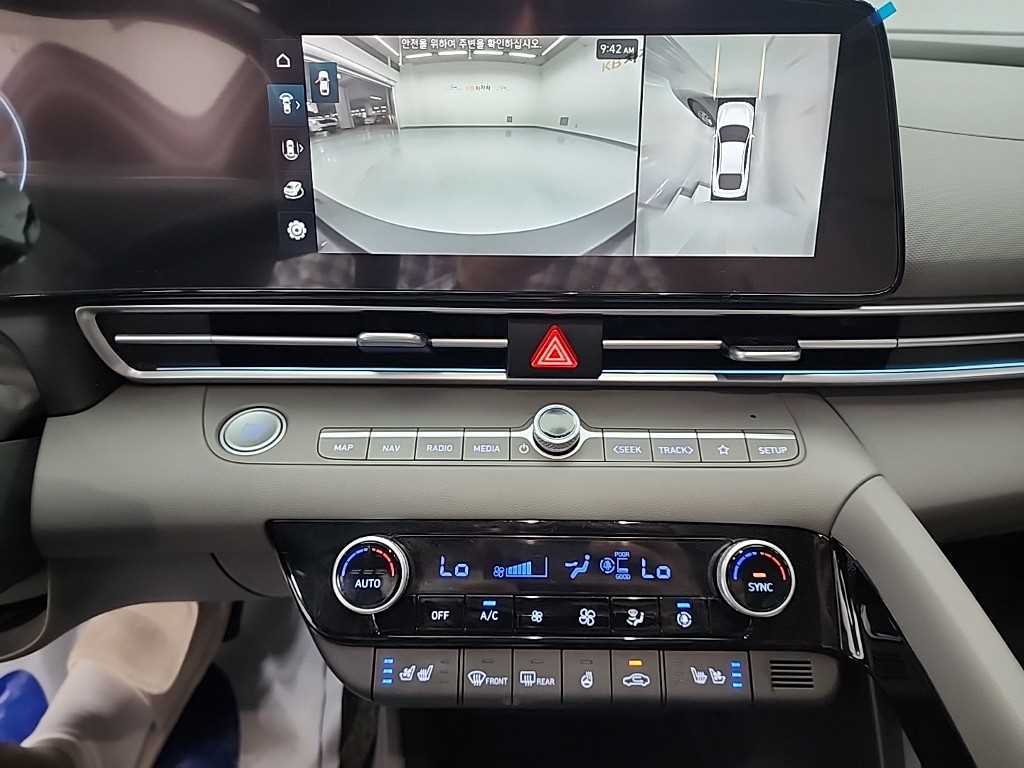 HYUNDAI Avante - Vista 10