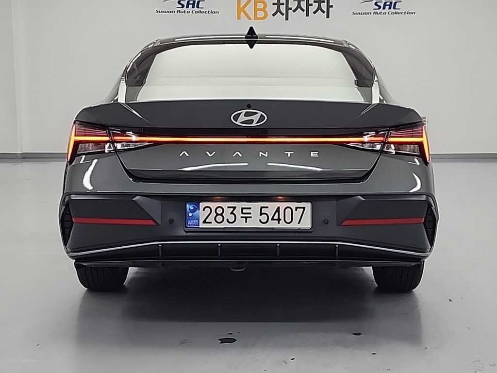 HYUNDAI Avante - Vista 3