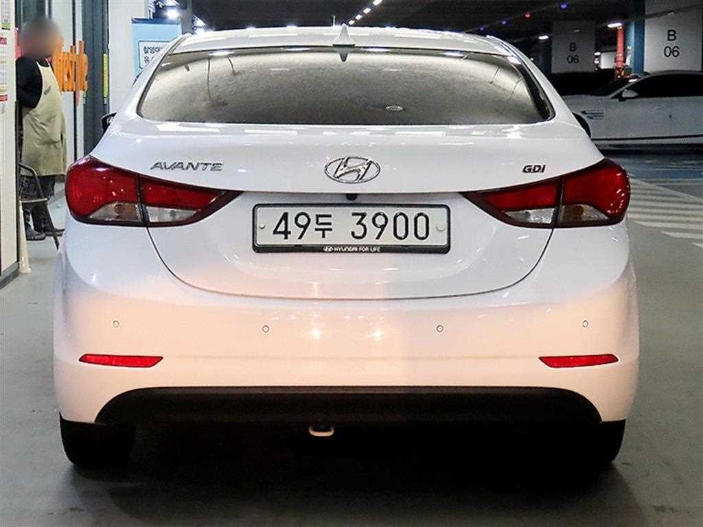HYUNDAI Avante - Vista 5