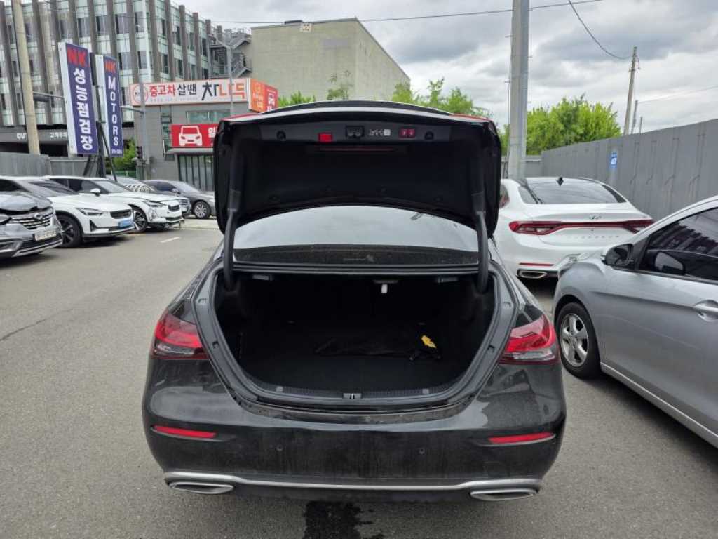 Mercedes Benz E class - Vista 4