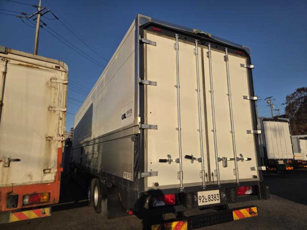 medium and large cargo truck - Vista 4