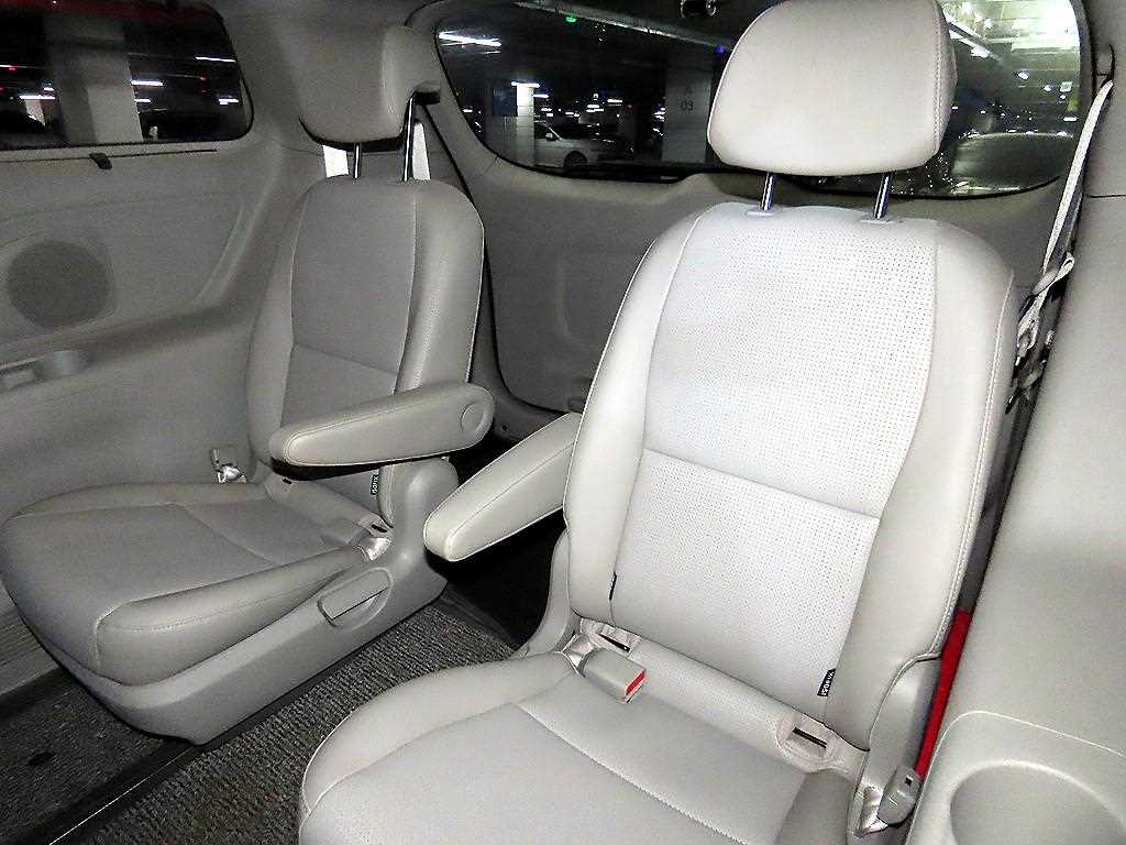 KIA Carnival - Vista 8