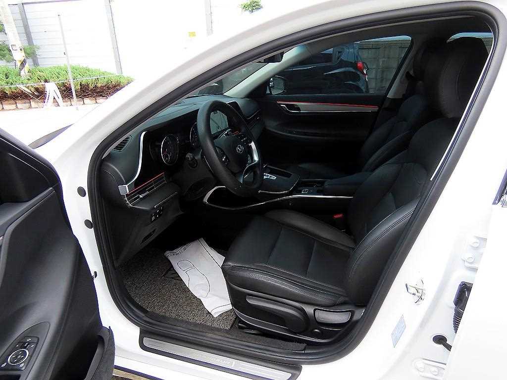 HYUNDAI Grandeur - Vista 5