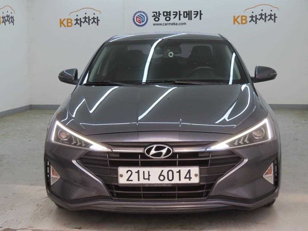 HYUNDAI Avante - Vista 2