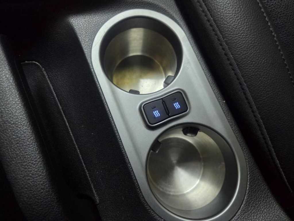 HYUNDAI Avante - Vista 9